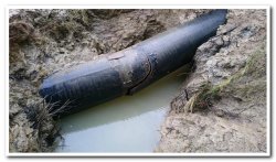 Работы по восстановлению водовода в Тосненском районе осложняет глубина залегания трубы